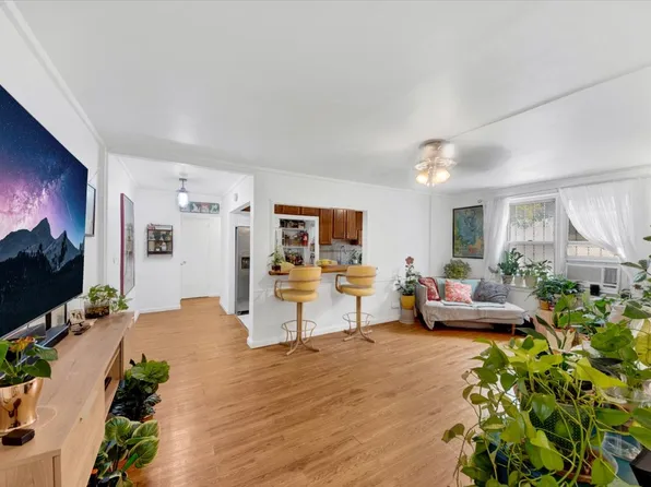 2630 Kingsbridge Terrace image 4 of 20