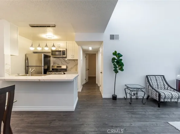5700 Etiwanda Ave Unit 210, Tarzana, CA 91356