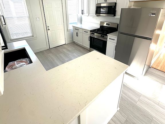 5th image of 310 W Scott St #A