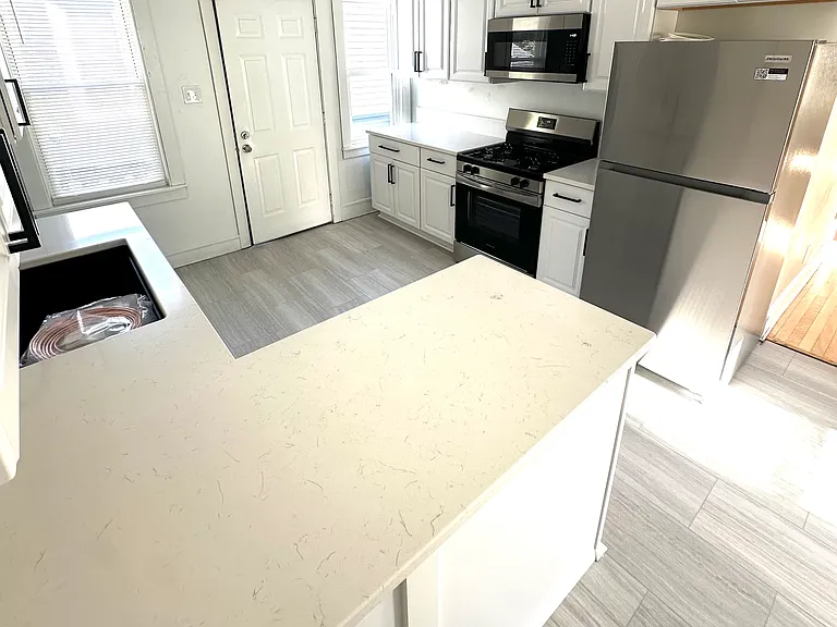 310 W Scott St #A — Photo 5