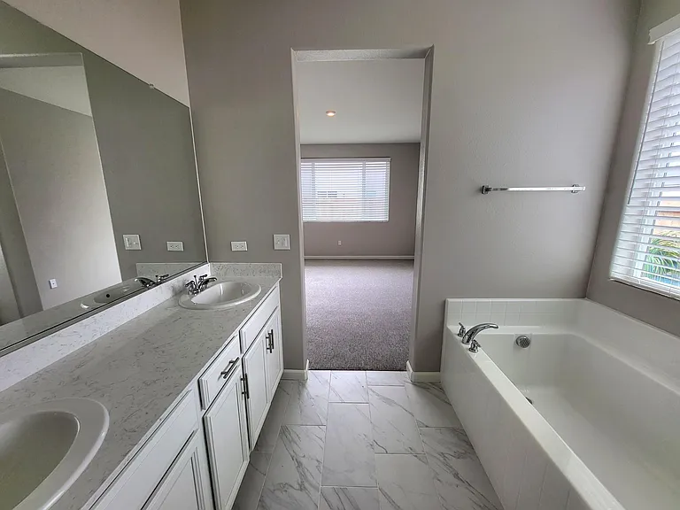3611 E Harter Ct — Photo 10