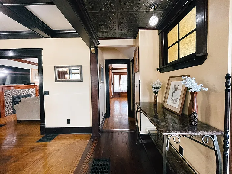 319 E Walnut St — Photo 9