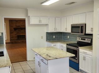 3602 Ravenhill Ln, Arlington, TX 76016