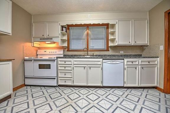 4th image of 179 Mullins St