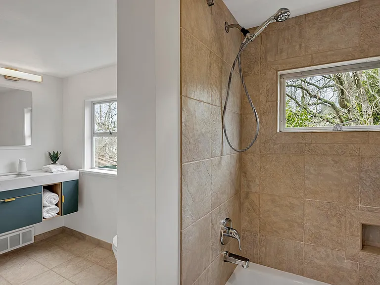 808 W Armour St — Photo 38