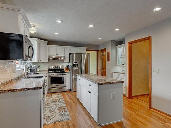 5th image of 4591 Hutchinson Glen Dr