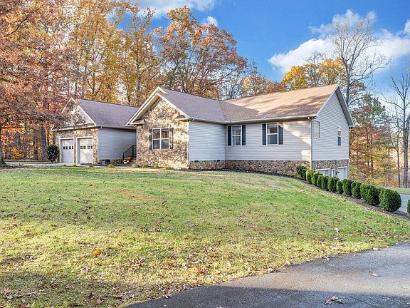 2nd image of 211 Woods Edge Dr
