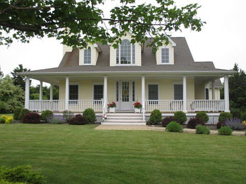 2nd image of 870 Parkview Ln