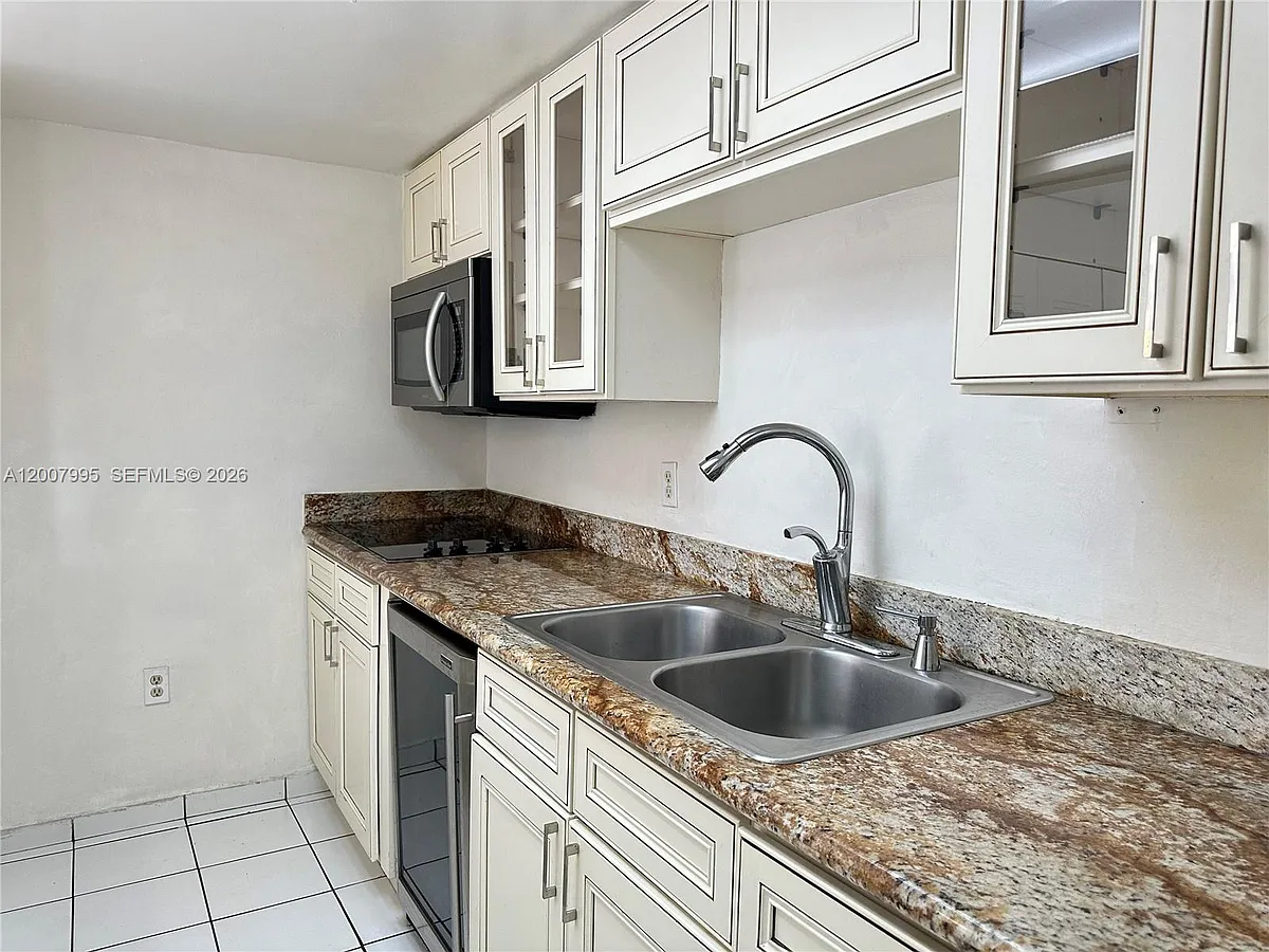 Building Photo - 802 NW 87th Ave #315