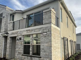 10902 N Honeysuckle Dr, Fresno, CA 93730