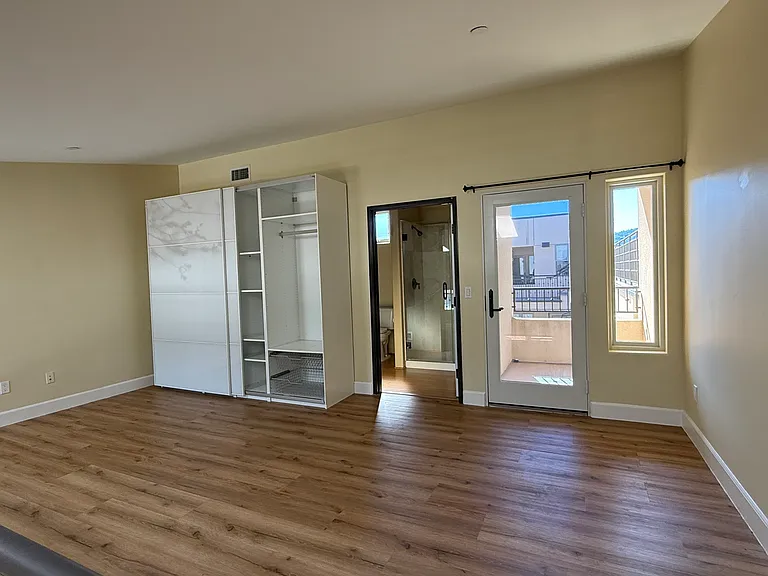 255 W 7th St #16 — Photo 20