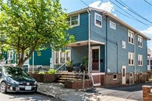 22 Fairfax St — Photo 2