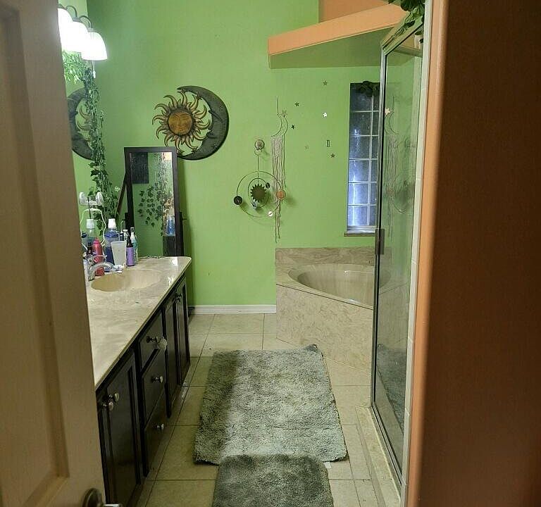 2nd image of 402 Tulip Dr