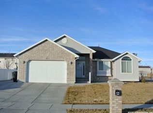 1678 W 25 N, West Pt, UT 84015