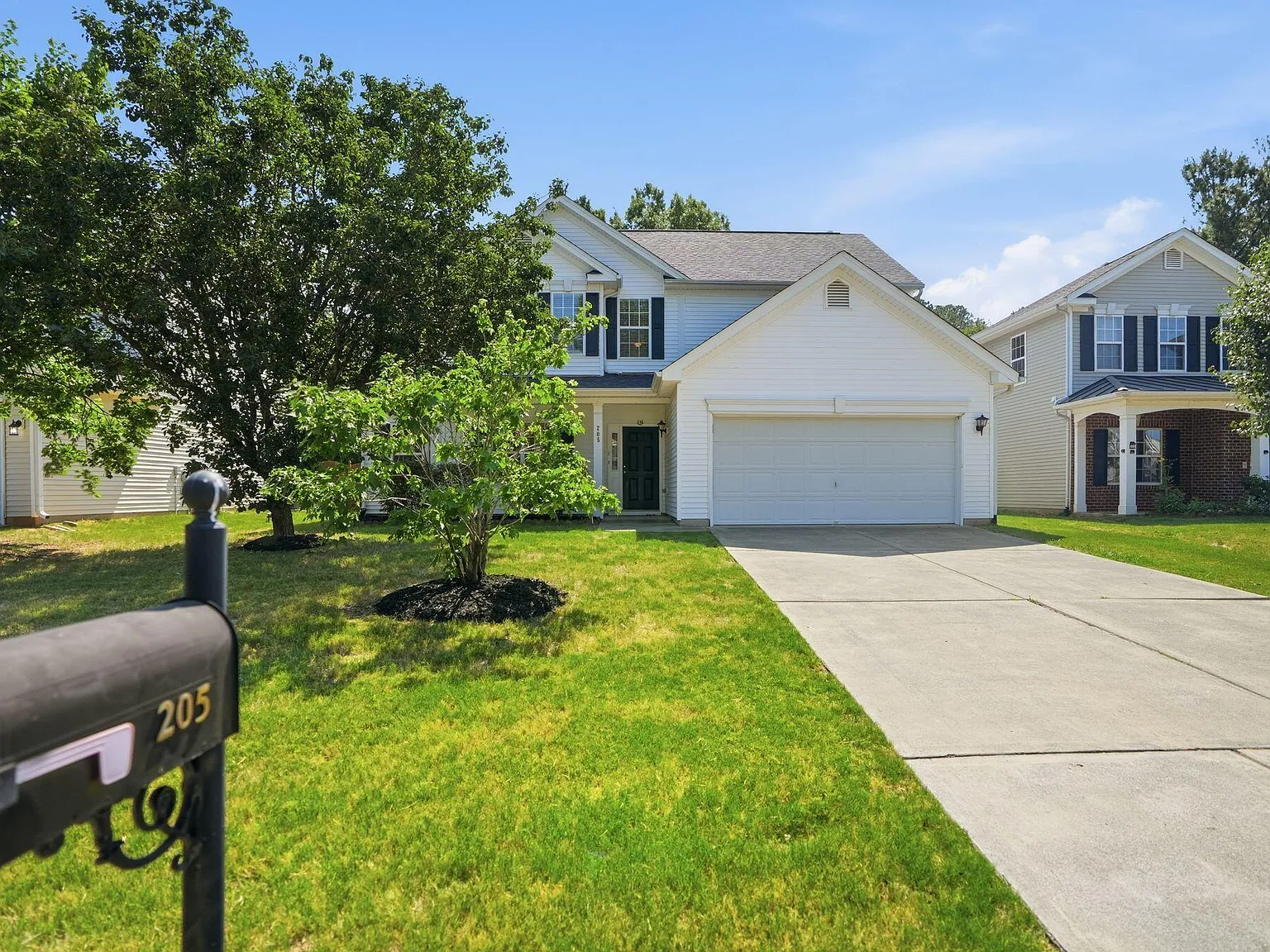 4 bed, 2.0 bath, 2113 sqft, $2,495 — Photo 3