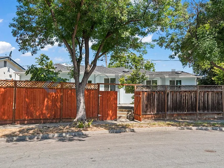 640 Plomosa Ct #B — Photo 1
