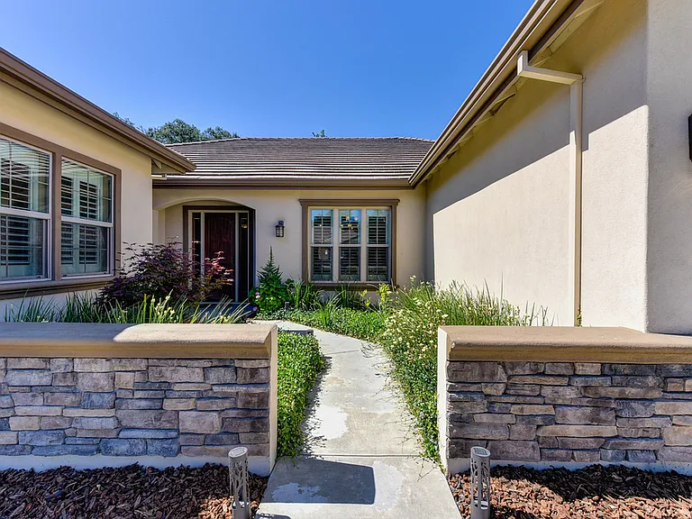1410 W Colonial Pkwy — Photo 51
