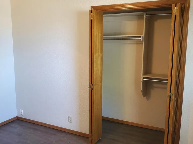 Bedrm 1 closet