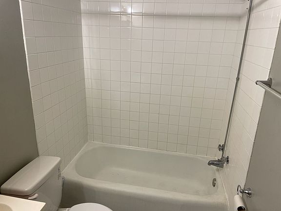 3rd image of 884 Bidwell St APT 6