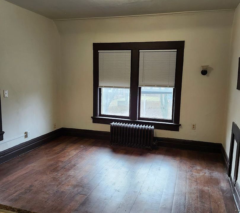 1st image of 2460 W Kilbourn Ave #4