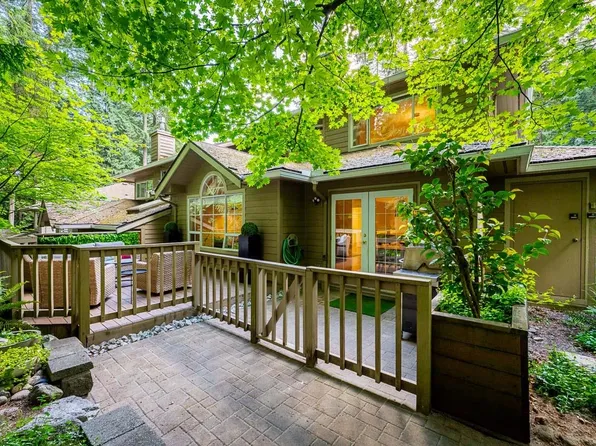 18 Deerwood Pl, Pt Moody, BC V3H 4X7