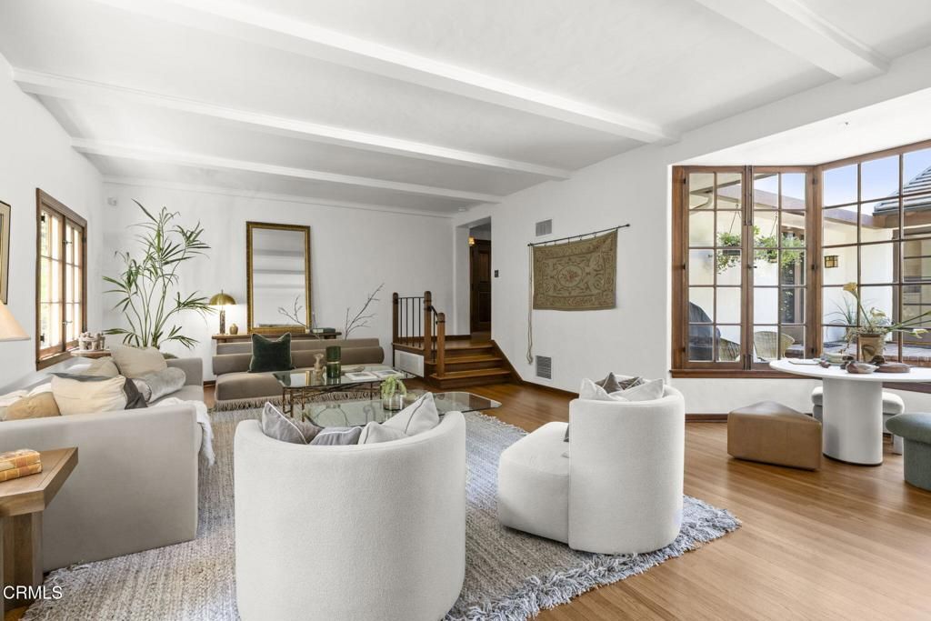 Apartment in Altadena, Los Angeles - More