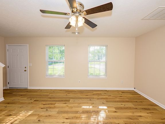 4th image of 106 Keith Ct