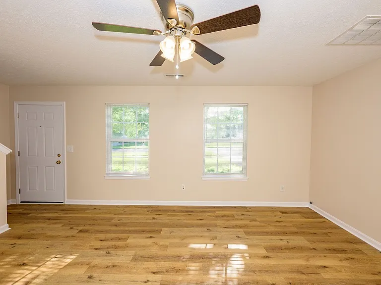106 Keith Ct — Photo 4