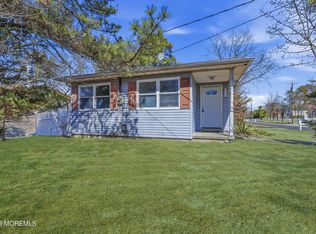 201 6th St, Barnegat, NJ 08005