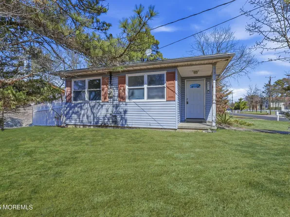 201 6th St, Barnegat, NJ 08005
