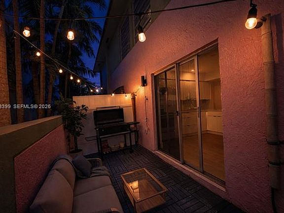 4th image of 937 Michigan Ave #Townhouse 4