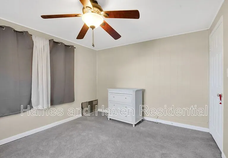 218 Dennis Ave — Photo 9