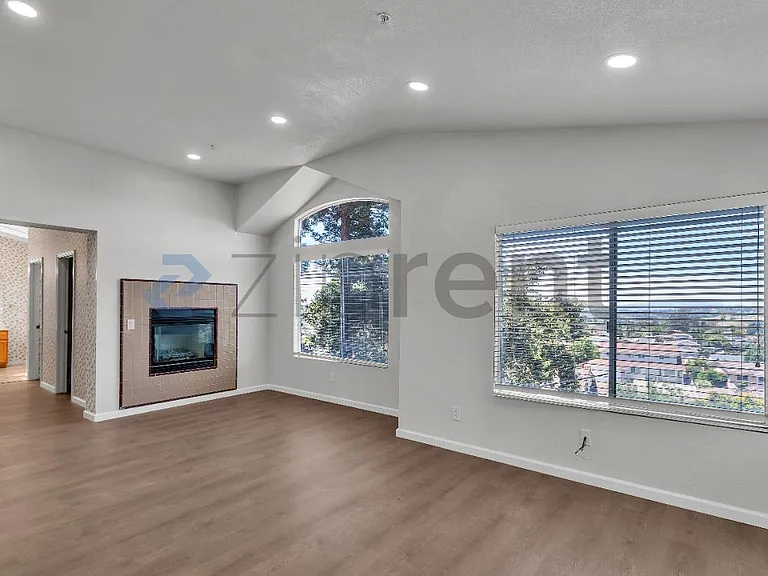 1001 Sandhurst Dr — Photo 53