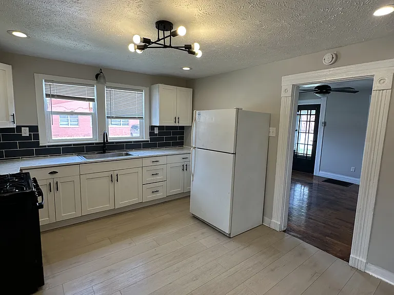 2703 S Walnut St — Photo 9