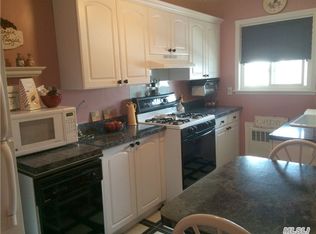 152 Edmunton Dr APT D18, North Babylon, NY 11703