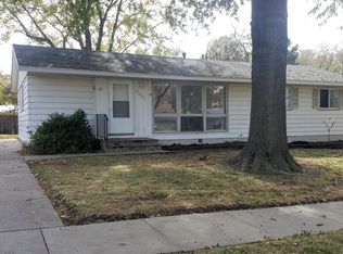 8221 Beechwood Dr, Lincoln, NE 68510