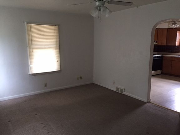 5th image of 2128 Sharon Ave