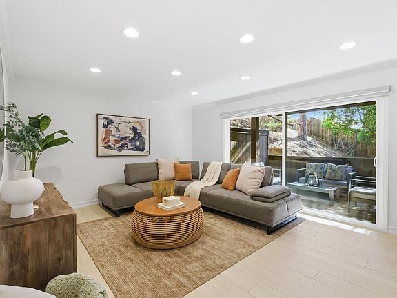 3rd image of 3335 La Mesa Dr APT 4