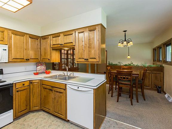 5th image of 1705 Crescent Dr