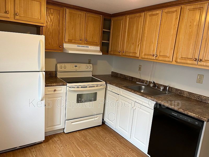 1st image of 90-92 Ford St #6