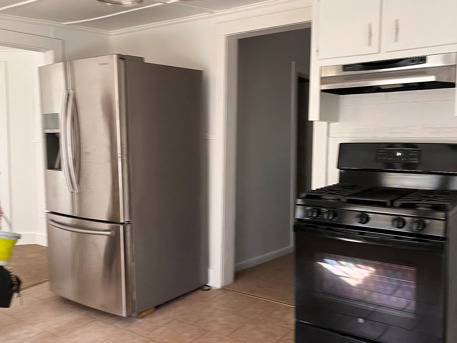 3 bed, 1.5 bath, 1096 sqft, $2,000 — Photo 3