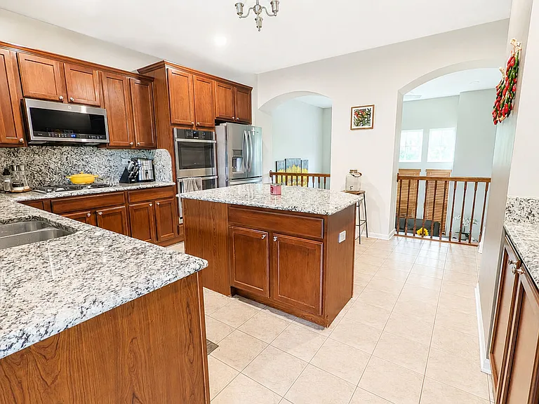 438 Grosvenor Ln #438 — Photo 3