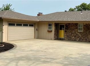 19 N Carriage Dr, Saint Joseph, MO 64506