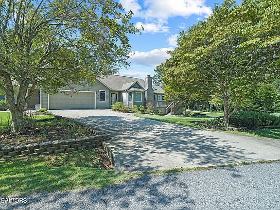 2nd image of 102 Bradford Ln