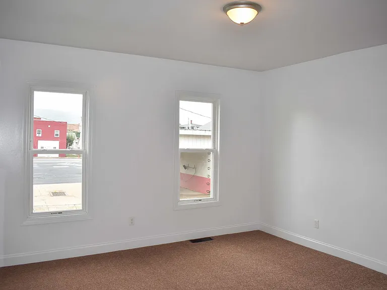 316-318 N Henderson St — Photo 6