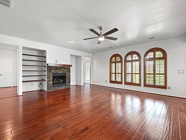 8725 Pikes Peak Rd — Photo 12