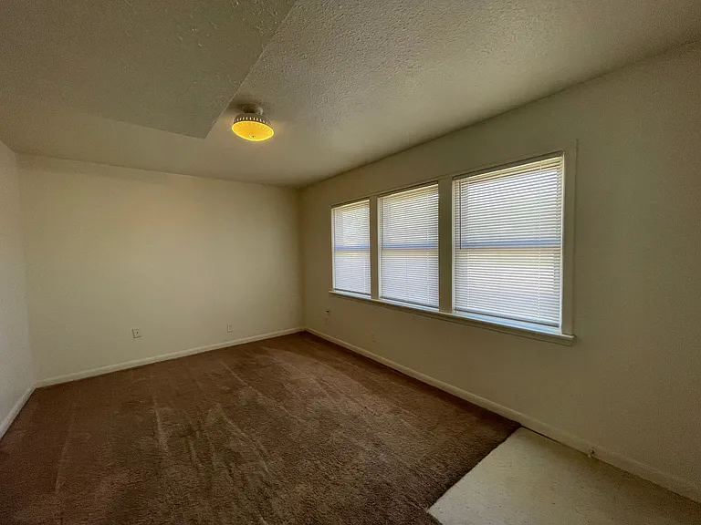 16 Court Dr #12 — Photo 4