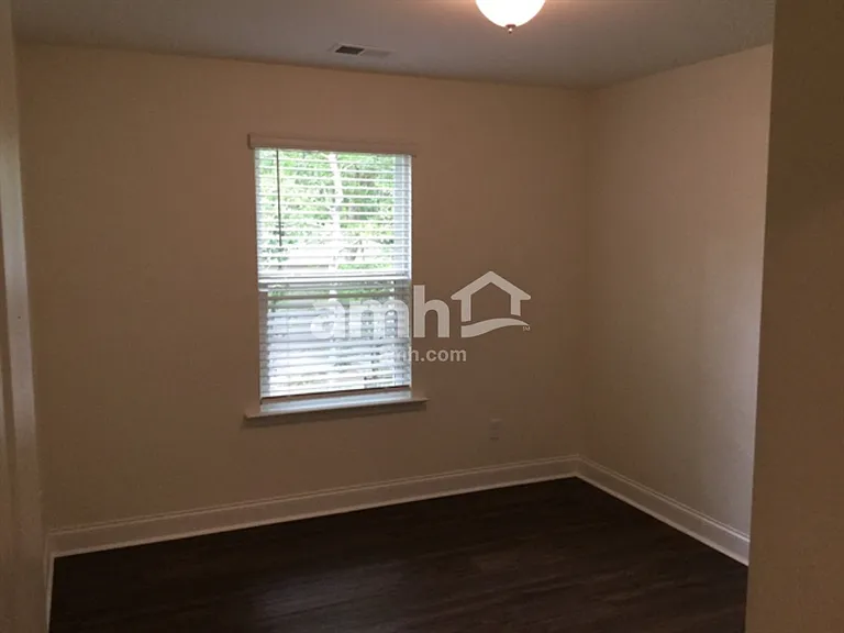 218 Swan Dr — Photo 16