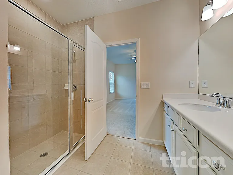 10226 Pavnes Creek Dr — Photo 35