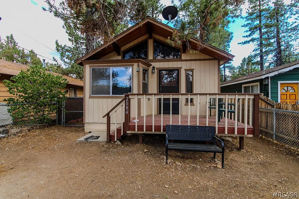 2 bed, 1.0 bath, 747 sqft, $1,650 — Photo 1